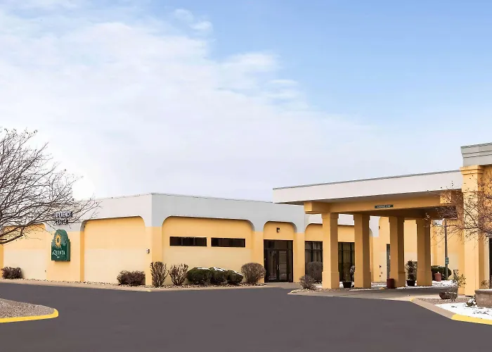 La Quinta Inn By Wyndham Davenport & Conference Center